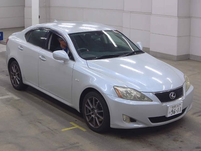 LEXUS IS thumbnail 4