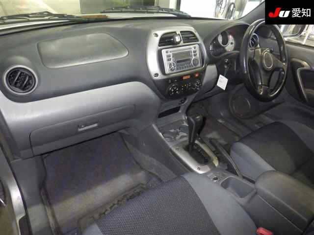TOYOTA RAV4 thumbnail 3