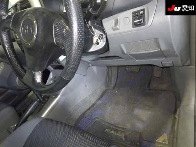 TOYOTA RAV4 thumbnail 4
