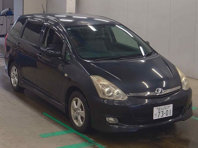 TOYOTA Wish thumbnail 6