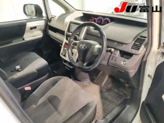 2011 TOYOTA Noah
