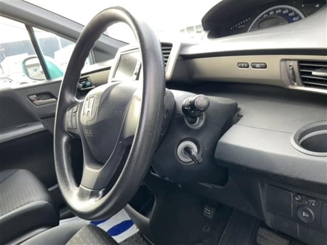 HONDA Freed Spike thumbnail 4