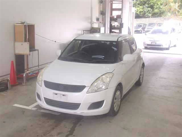 SUZUKI Swift;
