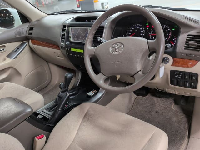 TOYOTA Land Cruiser Prado thumbnail 3