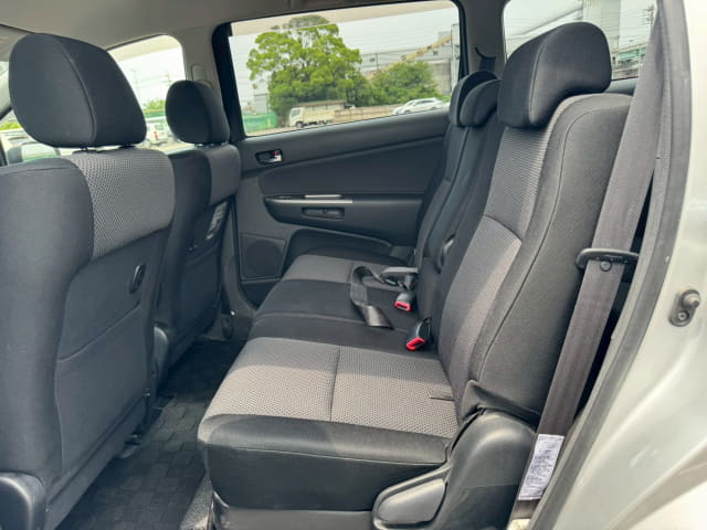 TOYOTA Wish thumbnail 28