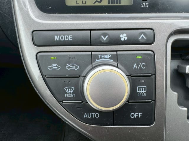 TOYOTA Wish thumbnail 40