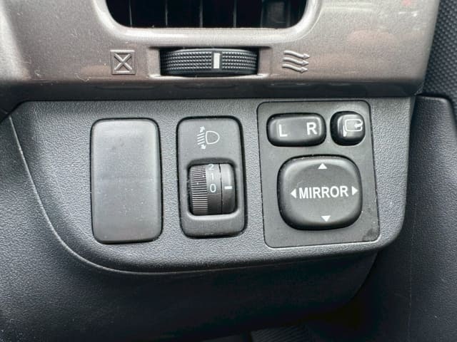 TOYOTA Wish thumbnail 42