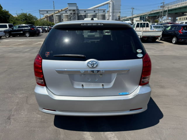 TOYOTA Wish thumbnail 4
