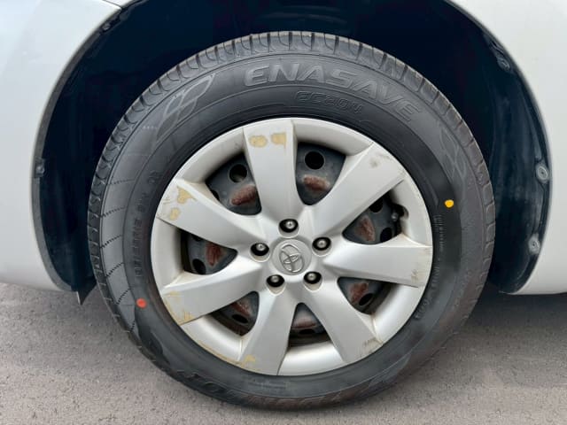 TOYOTA Wish thumbnail 9