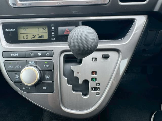 TOYOTA Wish thumbnail 41