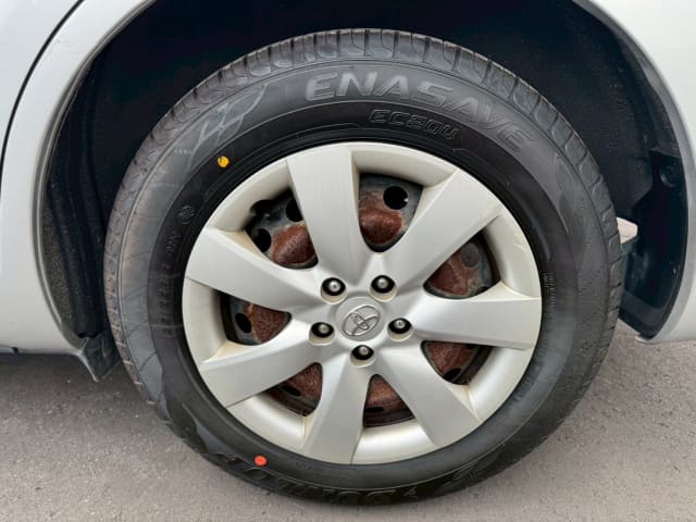 TOYOTA Wish thumbnail 10