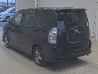2011 TOYOTA Voxy