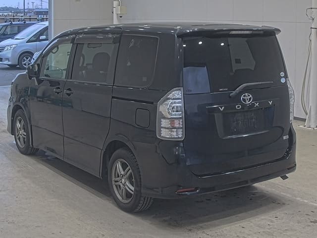 TOYOTA Voxy thumbnail 2