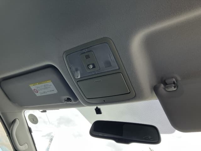 TOYOTA Voxy thumbnail 6
