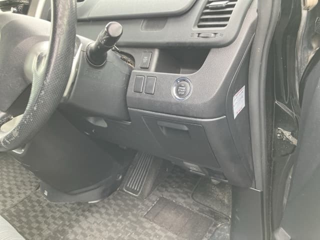 TOYOTA Voxy thumbnail 5