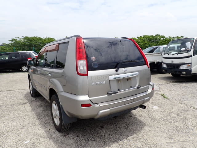 NISSAN X-Trail thumbnail 3