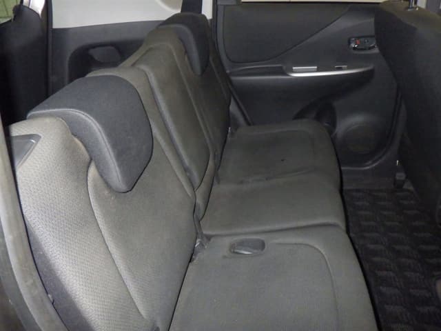 TOYOTA Ractis thumbnail 4