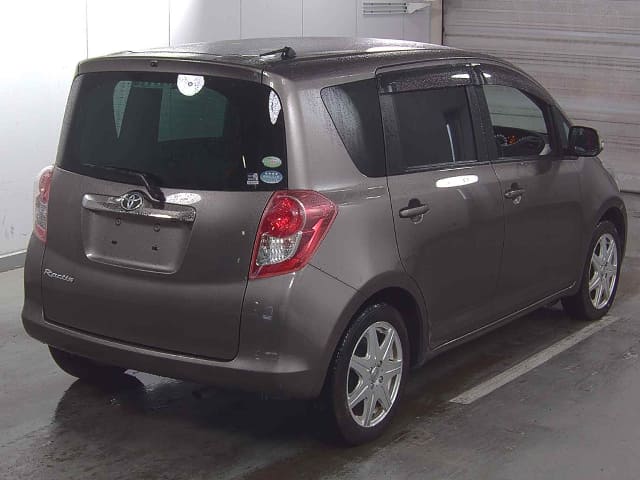 TOYOTA Ractis thumbnail 2