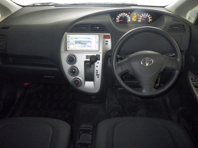 TOYOTA Ractis thumbnail 3