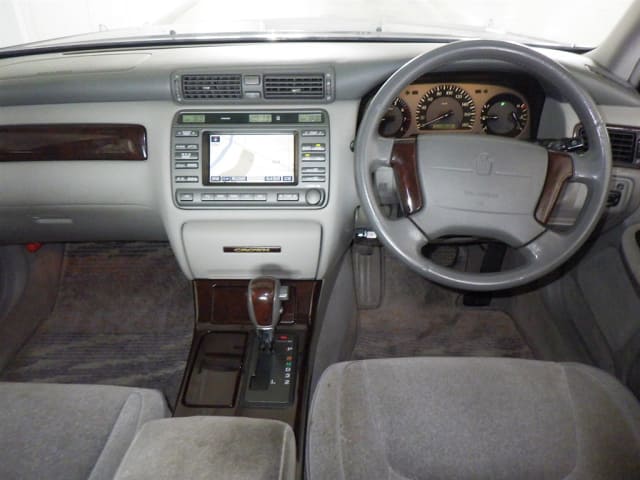 TOYOTA Crown thumbnail 3