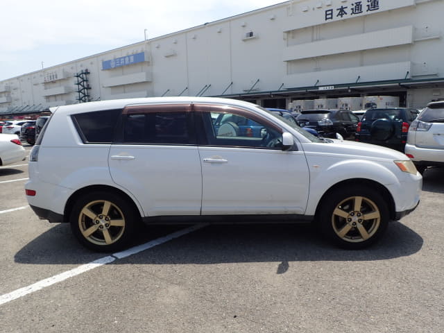 MITSUBISHI Outlander thumbnail 6