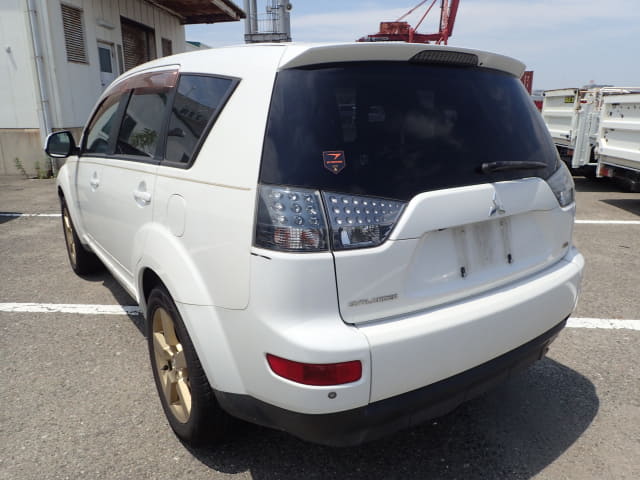 MITSUBISHI Outlander thumbnail 3