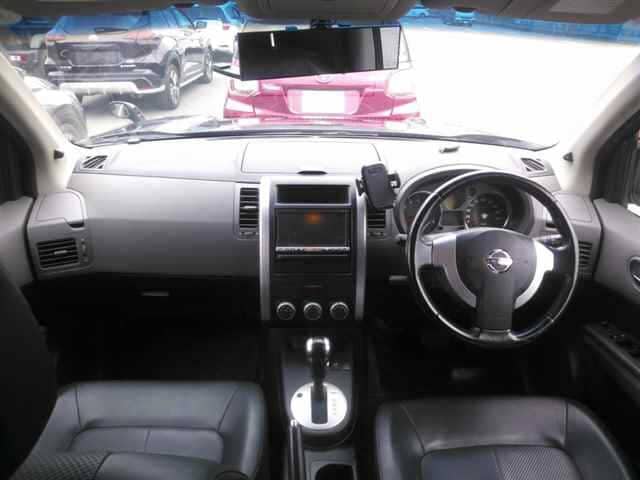 NISSAN X-Trail thumbnail 3
