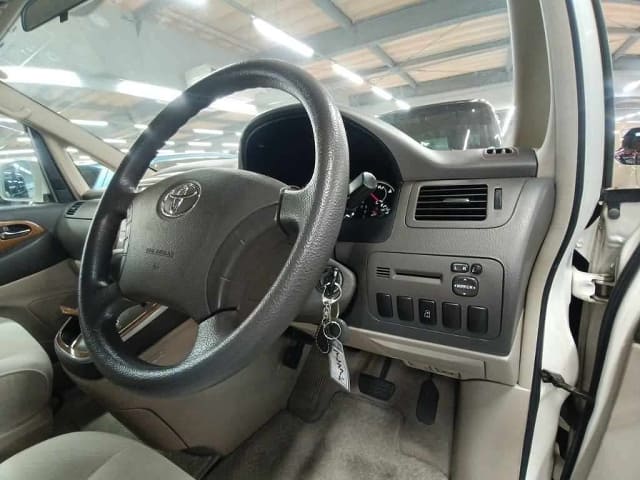 TOYOTA Alphard thumbnail 4