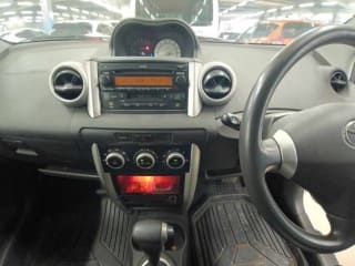 2004 TOYOTA IST