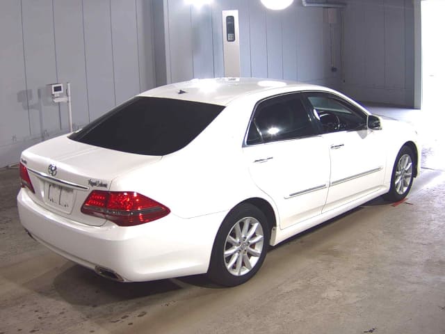 TOYOTA Crown thumbnail 2
