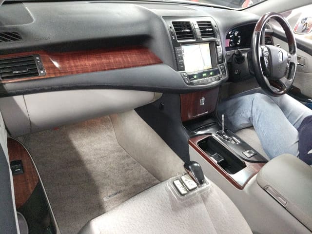 TOYOTA Crown thumbnail 4