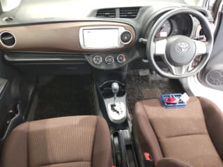2011 TOYOTA Vitz