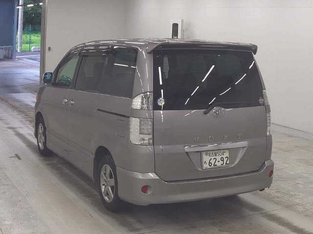 TOYOTA Voxy thumbnail 3