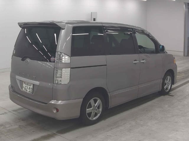 TOYOTA Voxy thumbnail 2