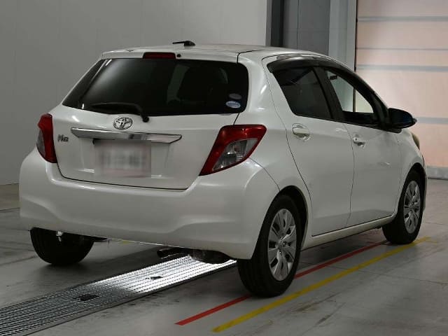 TOYOTA Vitz thumbnail 2