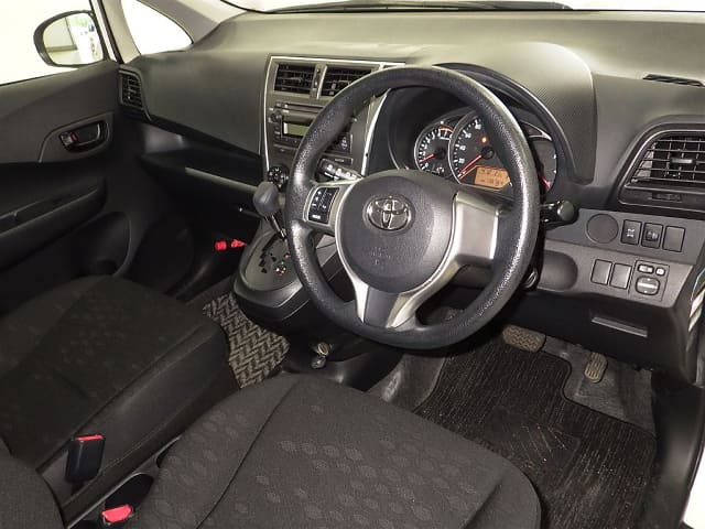 TOYOTA Ractis thumbnail 3