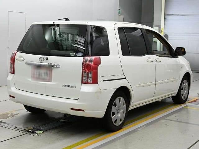 TOYOTA Raum thumbnail 2