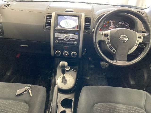 NISSAN X-Trail thumbnail 3