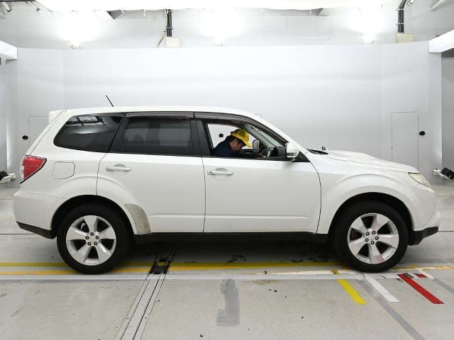 SUBARU Forester thumbnail 3