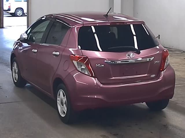 TOYOTA Vitz thumbnail 3