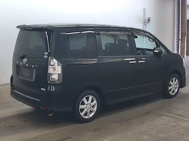 TOYOTA Voxy thumbnail 2