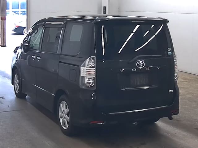 TOYOTA Voxy thumbnail 3