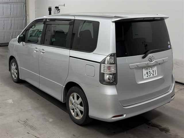 TOYOTA Voxy thumbnail 8