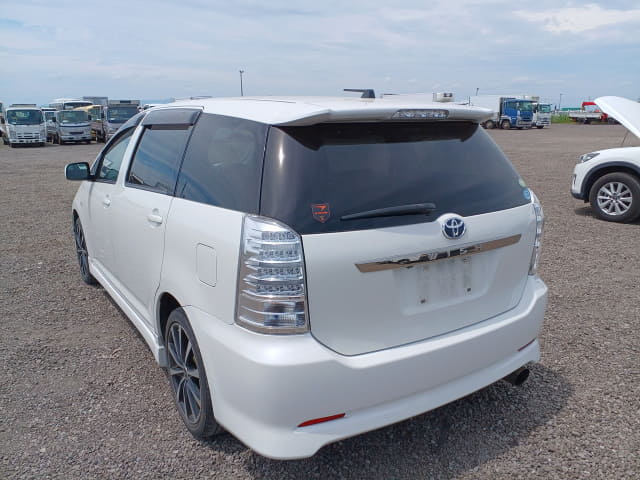 TOYOTA Wish thumbnail 3