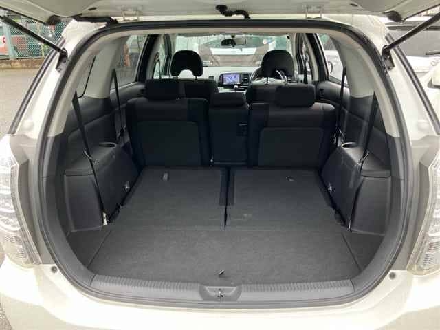 TOYOTA Wish thumbnail 6