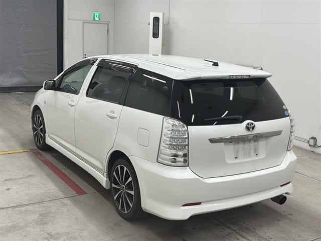 TOYOTA Wish thumbnail 8