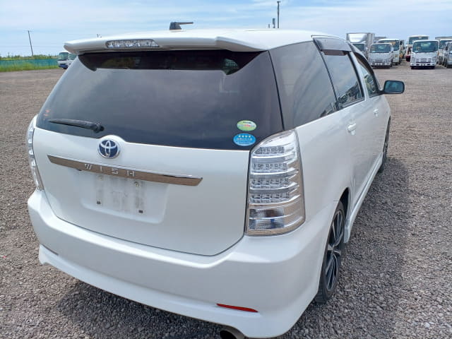TOYOTA Wish thumbnail 5