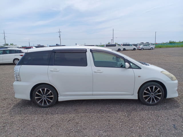 TOYOTA Wish thumbnail 6