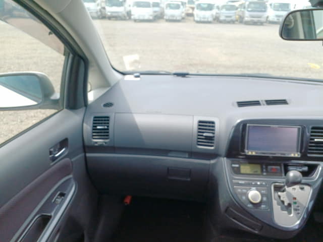 TOYOTA Wish thumbnail 34