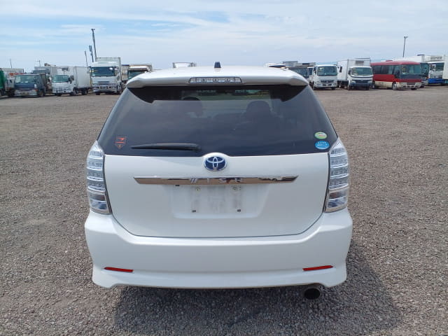 TOYOTA Wish thumbnail 4